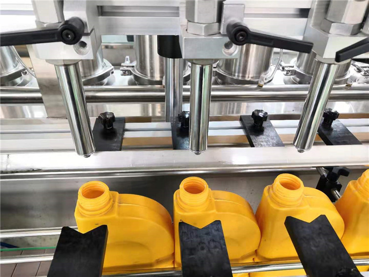 LDP stroj za kemično polnjenje steklenic