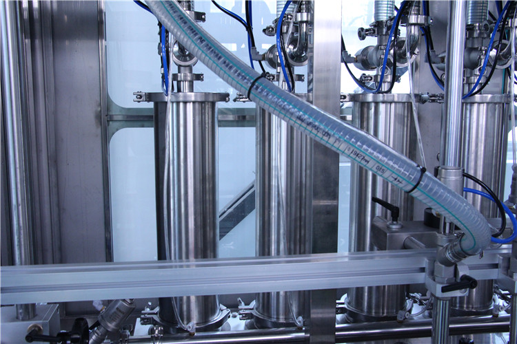 stroj za polnjenje čokolade