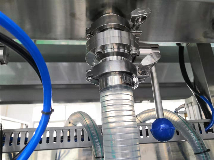 stroj za polnjenje čokolade