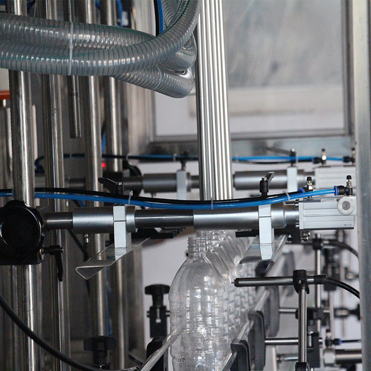 stroj za polnjenje olja 